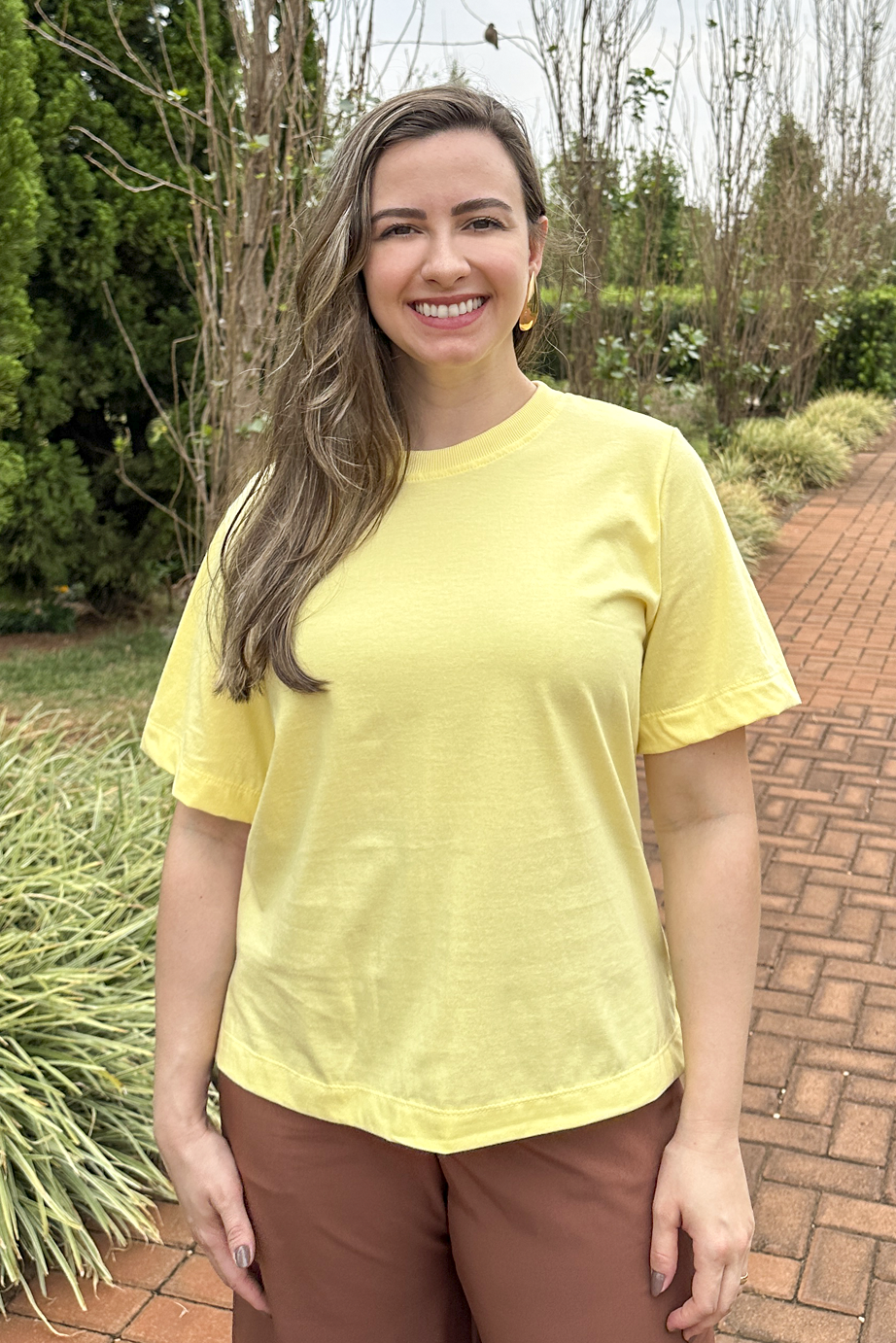 Camiseta malha algodão amarelo manteiga