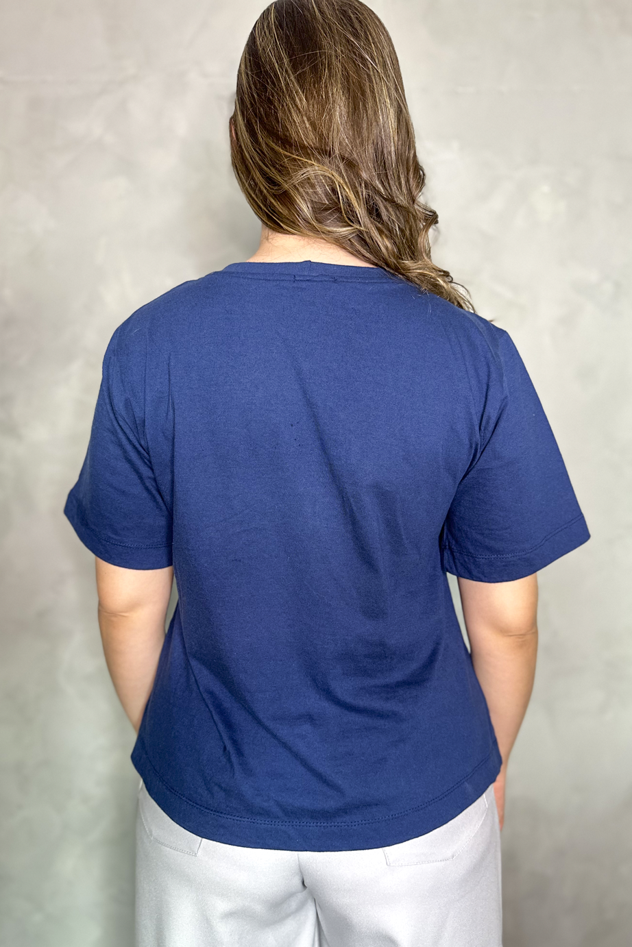 Camiseta malha algodão azul com laço preto