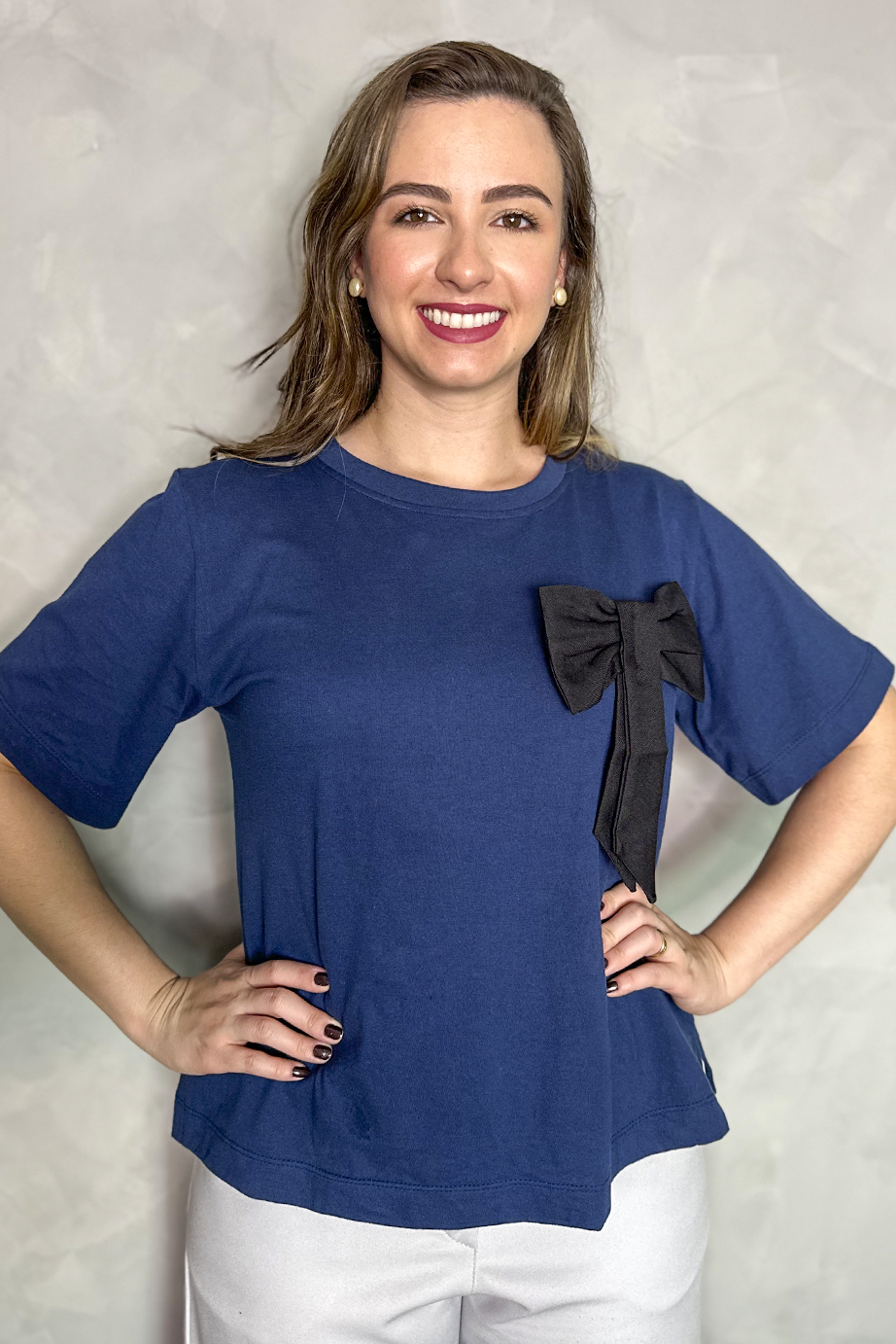 Camiseta malha algodão azul com laço preto