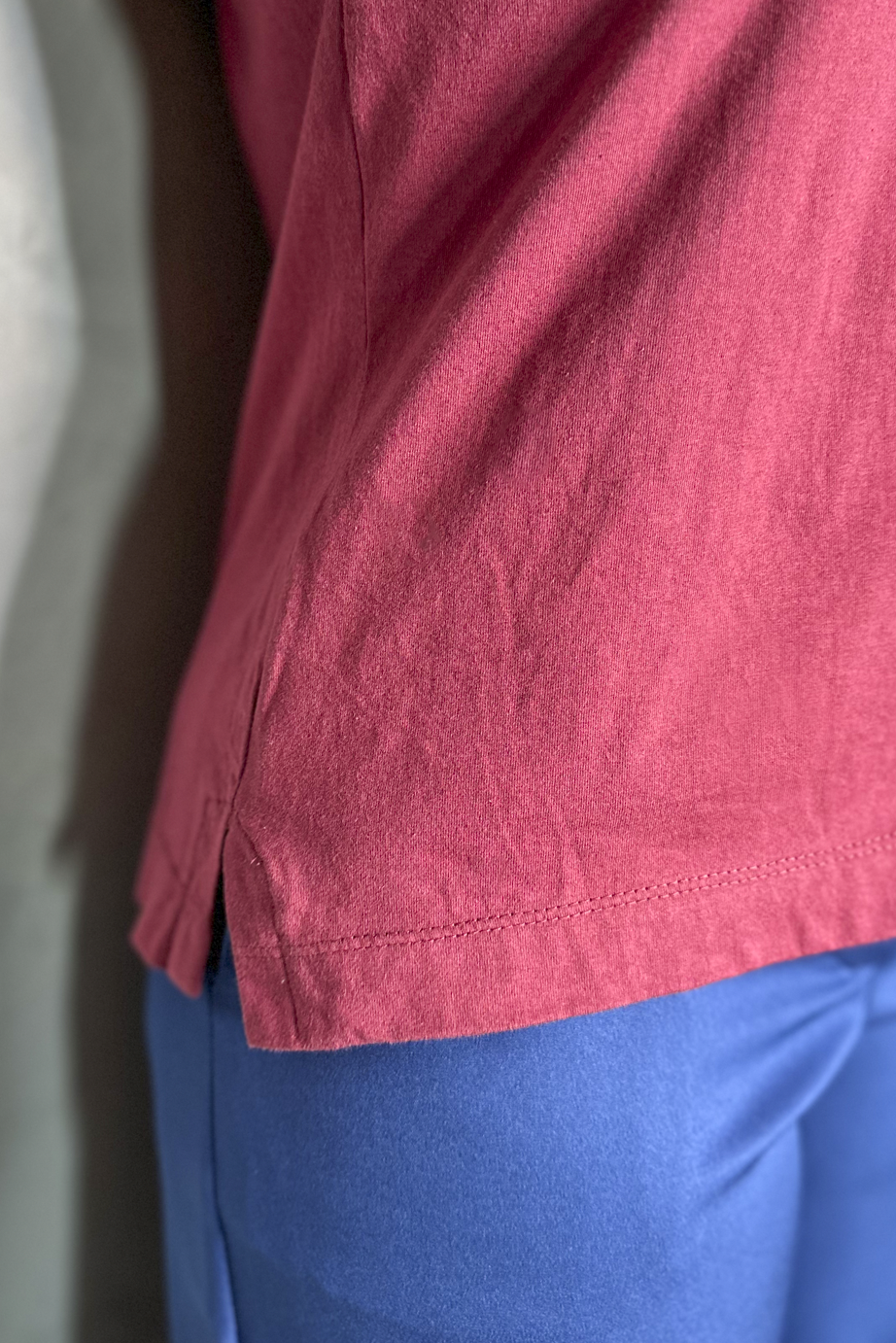 Camiseta malha algodão bordô com laço preto