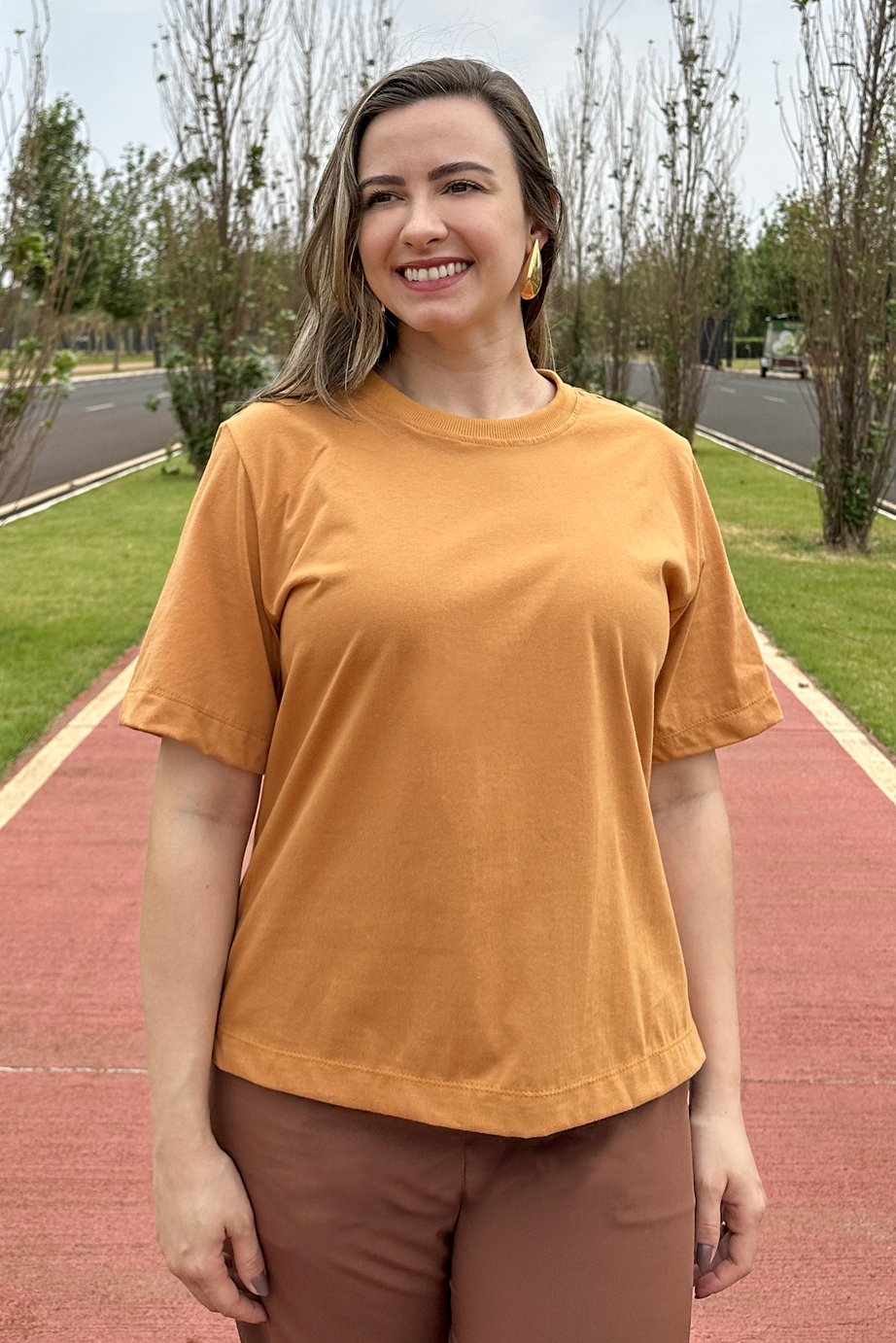 Camiseta malha algodão caramelo