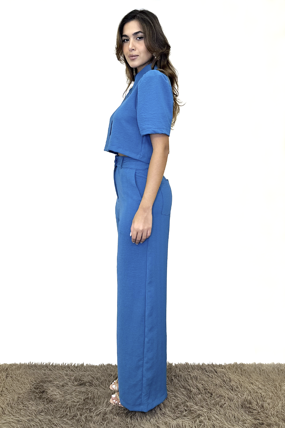 Conjunto alfaiataria Camisa cropped + calça pantalona azul