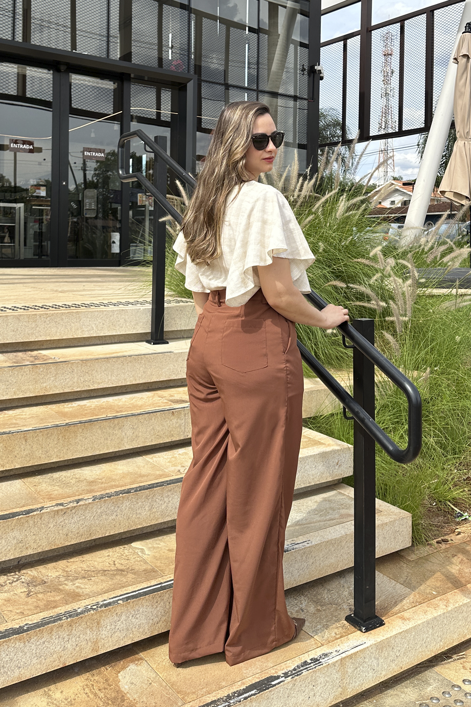 Calça pantalona alfaiataria marrom