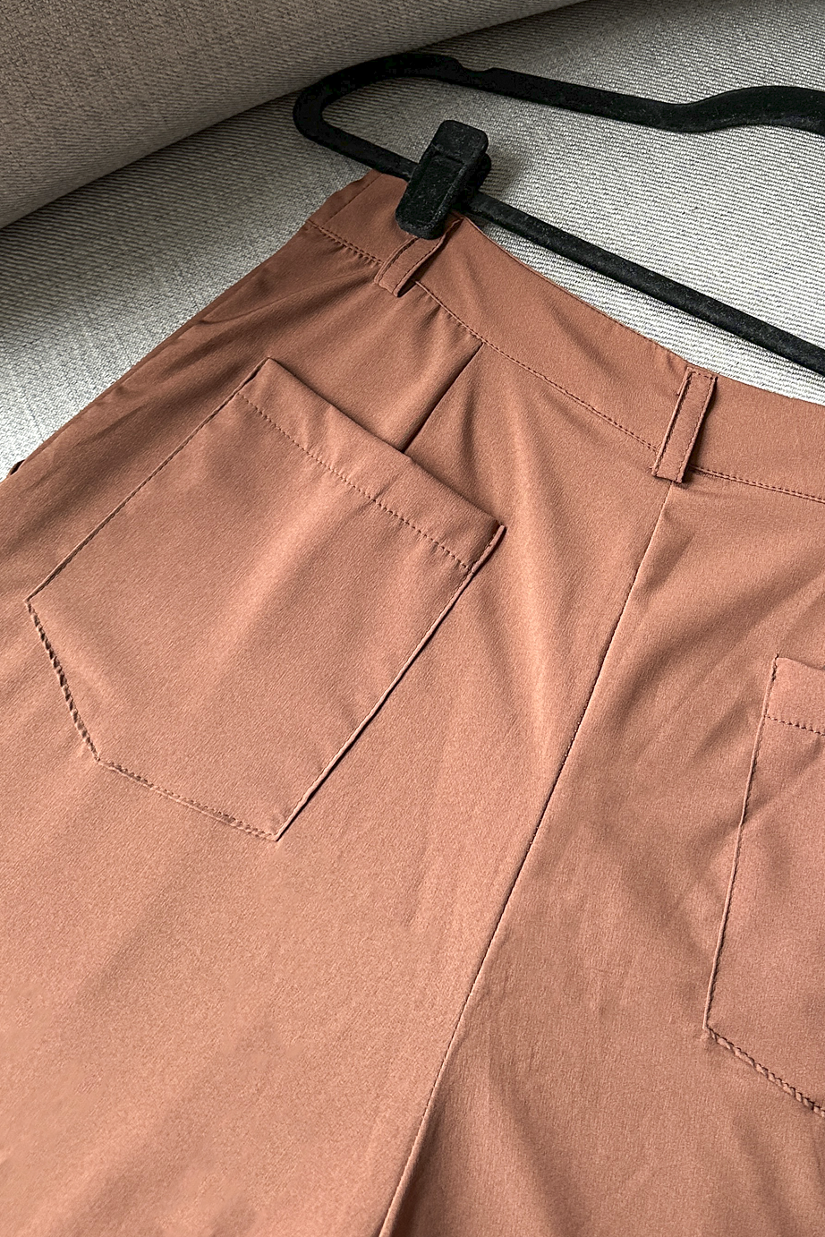 Calça pantalona alfaiataria marrom