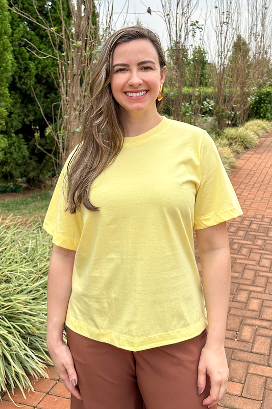 Camiseta malha algodão amarelo manteiga