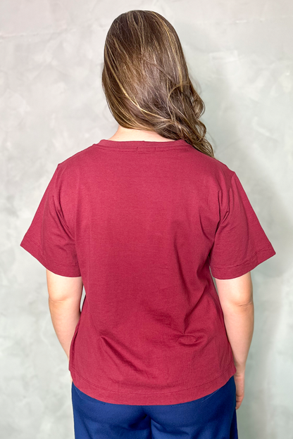Camiseta malha algodão bordô com laço preto