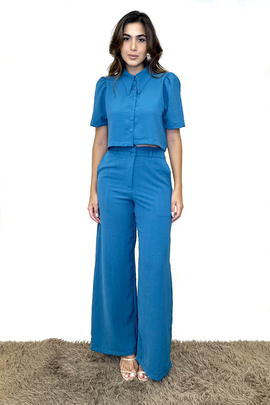Conjunto alfaiataria Camisa cropped + calça pantalona azul