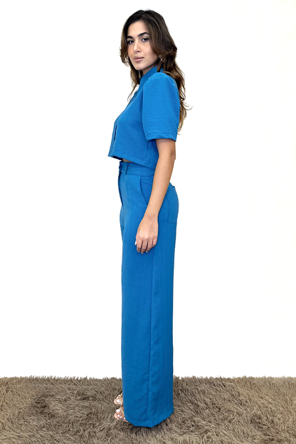 Conjunto alfaiataria Camisa cropped + calça pantalona azul